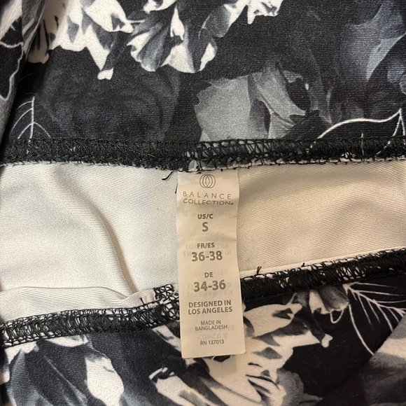 LAST CHANCE Balance Collection Floral Leggings - Picture 3 of 4